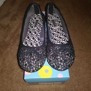 Black Lace Flats